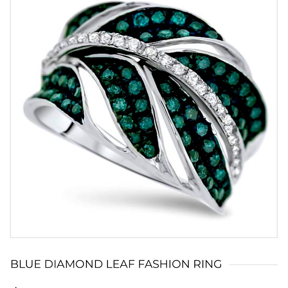 10 Kt White Gold with Blue and white diamonds